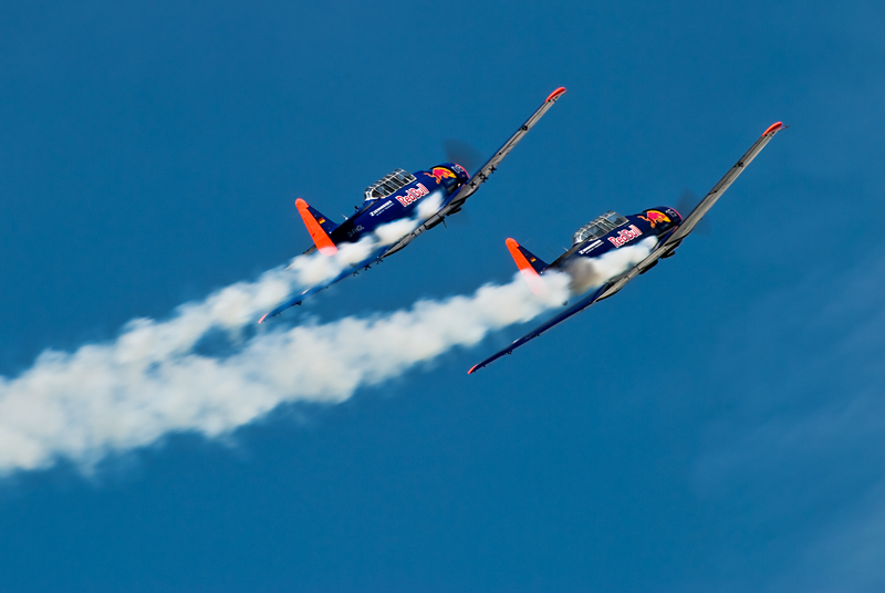 112_AirPower_T-6 Team na North American SNJ-5 Texan.jpg